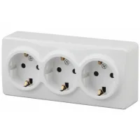 Розетка 3х2P+E Schuko 16A-250В IP20 открытой установки Эра Эксперт, белый 11-2208-01