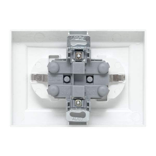 Минск Розетка 2-местная СП с заземлением 16А белая с защ. штор. EKF Basic