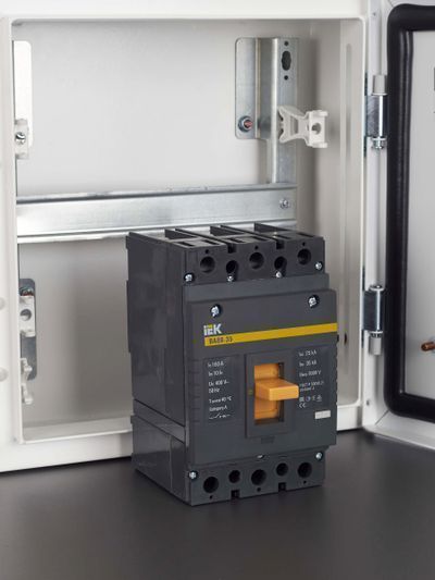 Выключатель автоматический ВА88-35 3Р 160А 35кА IEK
