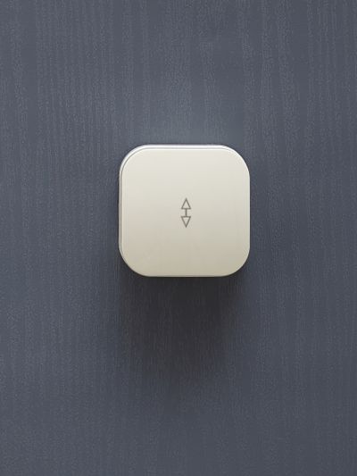 GLORY Выключатель 1-клавишный для открытой установки проходной 10А ВСп10-1-0-ХК кремовый IEK