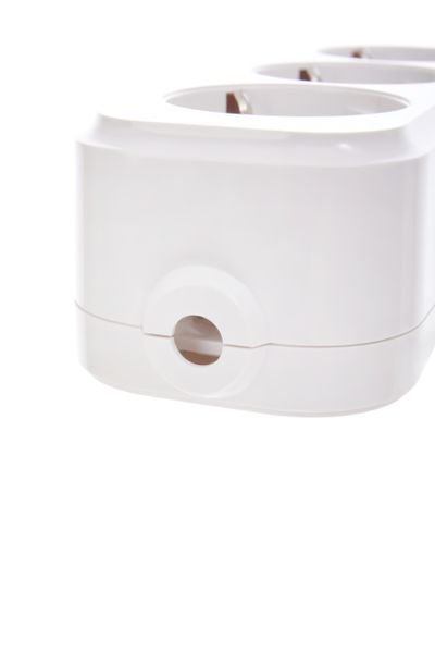 Розетка переносная разборная с заземлением К03 3 места CLASSIC IEK