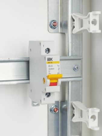 KARAT Выключатель нагрузки (мини-рубильник) ВН-32 1P 25А IEK