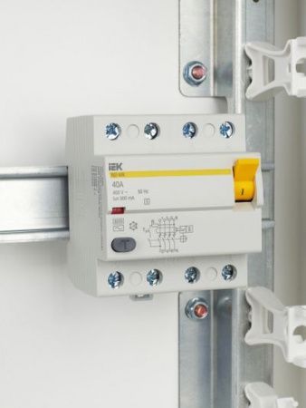 Выключатель дифференциальный (УЗО) ВД1-63S 4Р 40А 300мА IEK