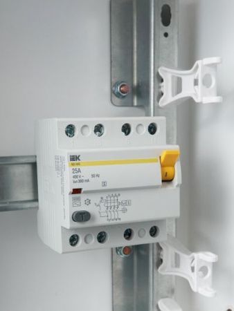 Выключатель дифференциальный (УЗО) ВД1-63S 4Р 25А 300мА IEK