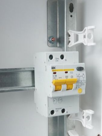 KARAT Дифференциальный автомат АД12 2P 50А 30мА тип AC IEK