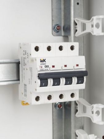 ARMAT Автоматический выключатель M10N 4P C 63А IEK