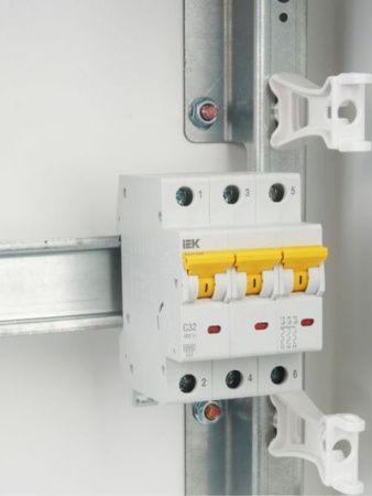 KARAT Автоматический выключатель ВА47-60M 3P C 32А 6кА IEK