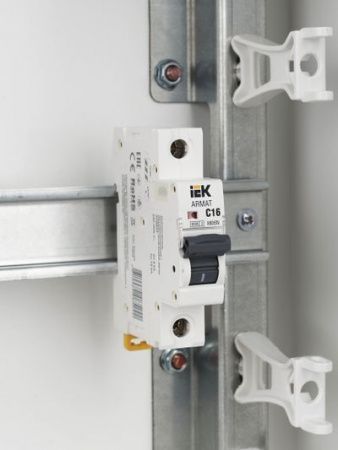 ARMAT Автоматический выключатель M06N 1P C 16А IEK